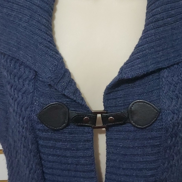 FYLO buckle front sweater vest S - Picture 2 of 4